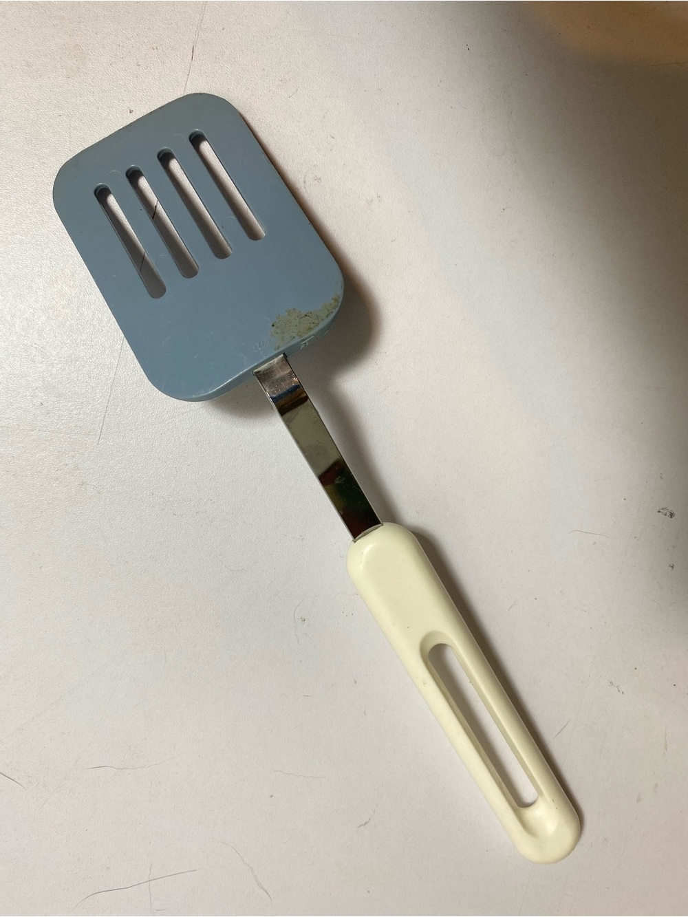 VTG Bonny USA Slotted Spatula Turner Blue Head White Plastic Handle Stainless - Picture 2 of 10